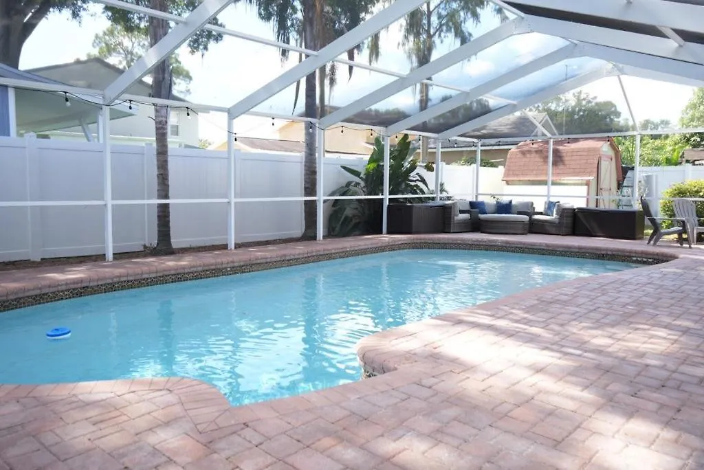 Hosting New Villa Tampa Holiday home